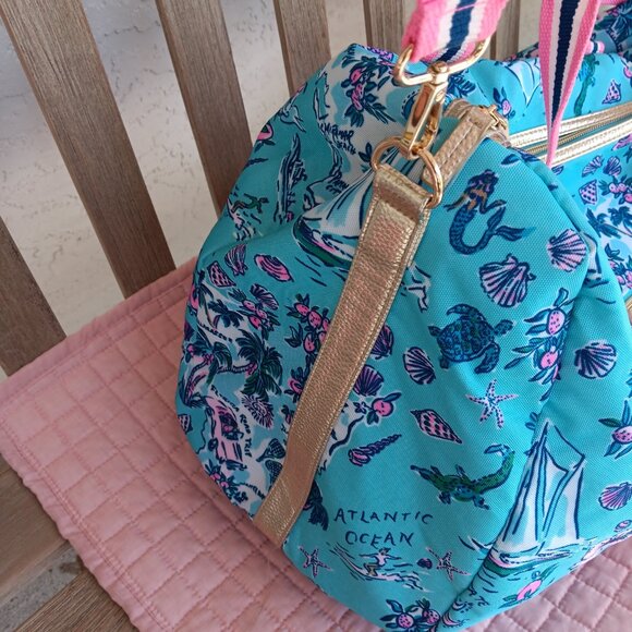 Lilly Pulitzer Overnight Duffle Amalfi Blue Lilly's Roadtrip EUC - Picture 7 of 17